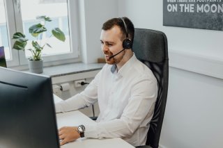 call center employee
